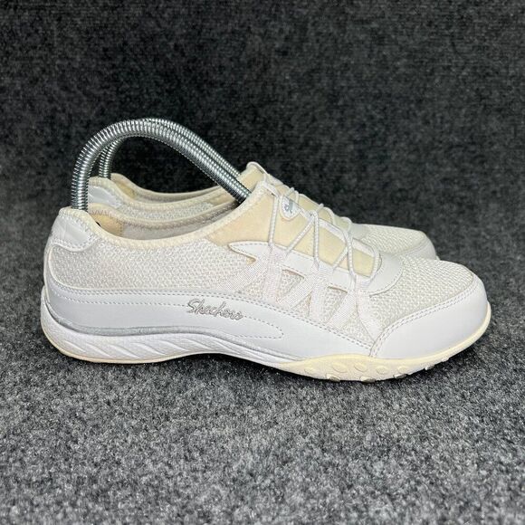 Skechers Breathe Easy Shoes Women's Size 8 White Slip On Relaxed Fit Memory Foam - Picture 1 of 12